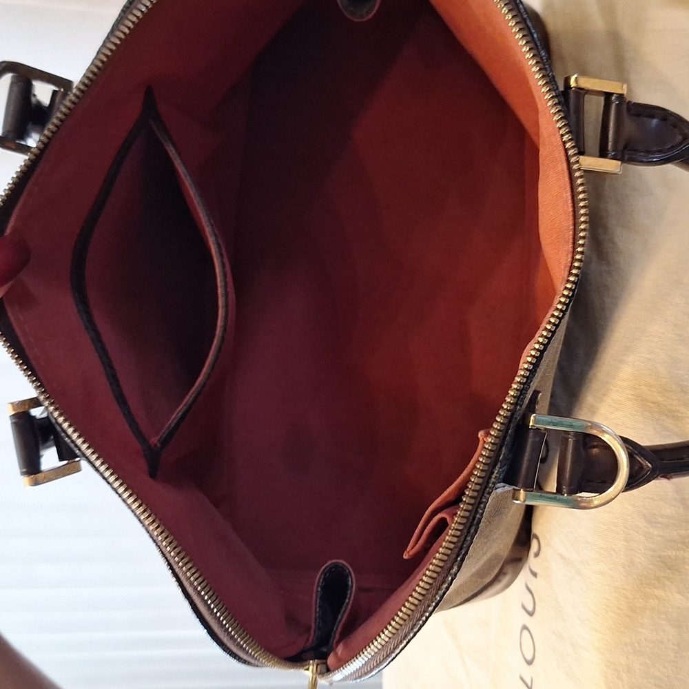 Louis Vuitton Alma - Picture 13 of 16